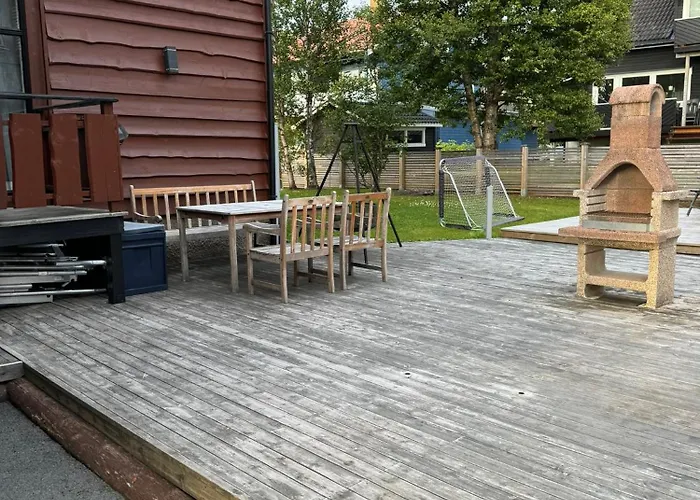Very Centrally Located Apartment With Free Parking