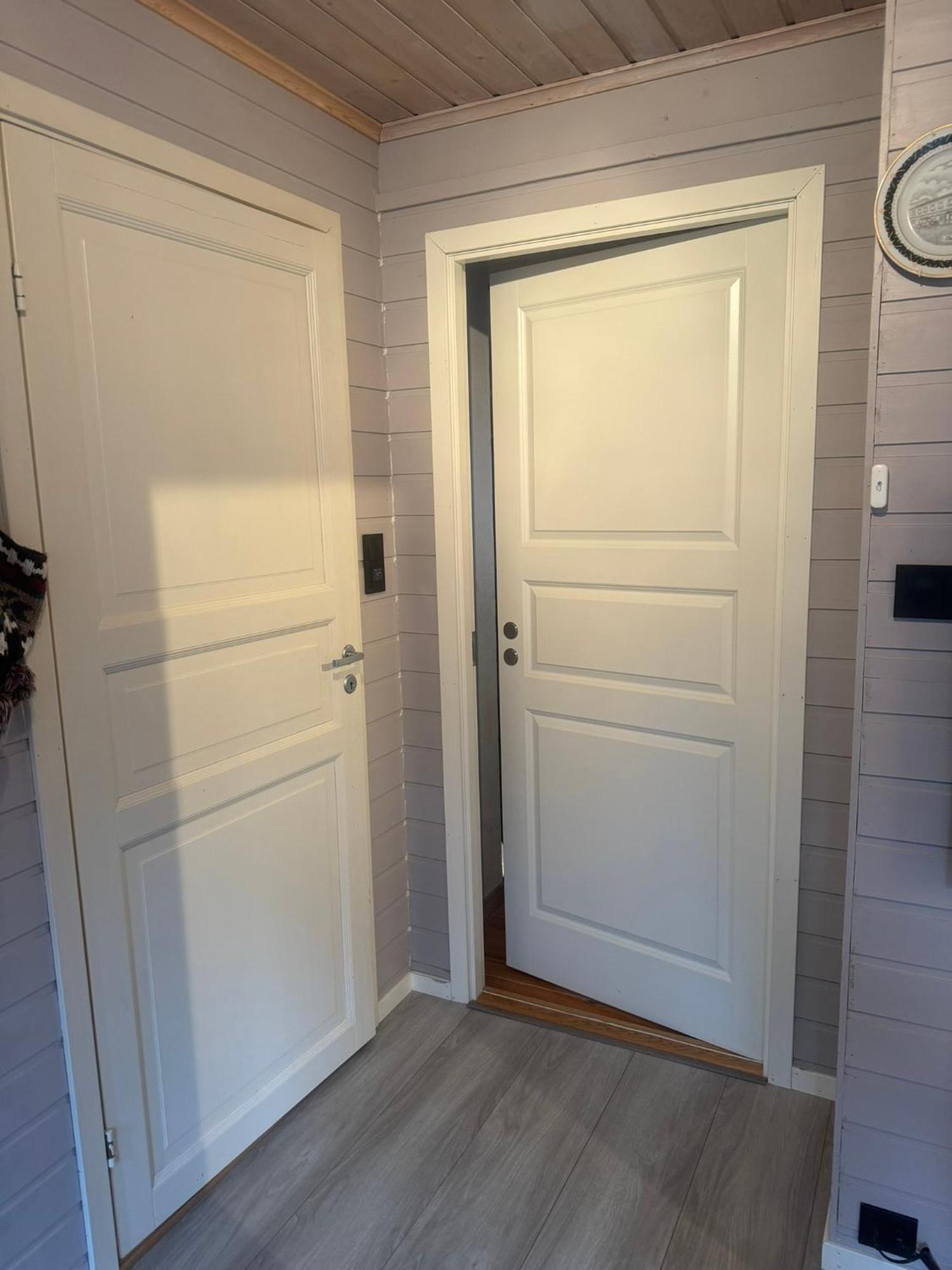 Very Centrally Located With Free Parking Appartamento